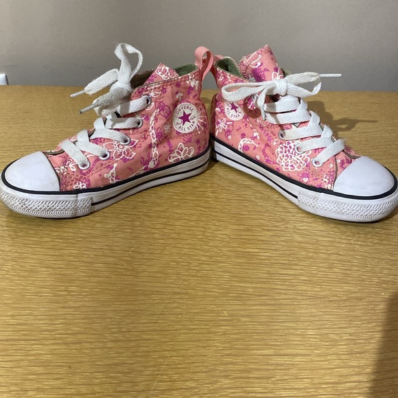 Kids floral pink Chuck Taylor, Velcro sides, size 8 - Picture 6 of 8